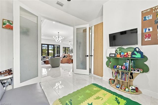 1819 12th AVE NE, Naples, FL 34120