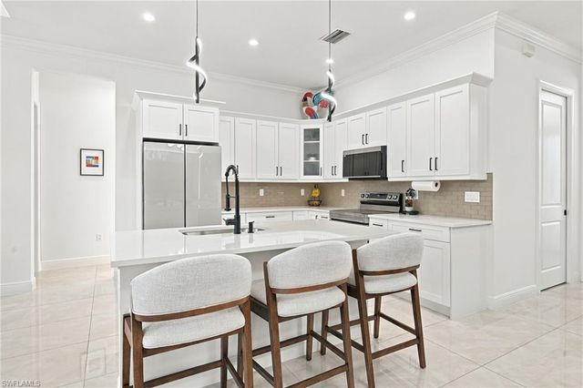 1819 12th AVE NE, Naples, FL 34120