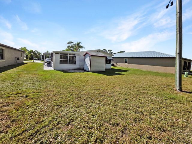 35 Flores Del Norte, Fort Pierce, FL 34951