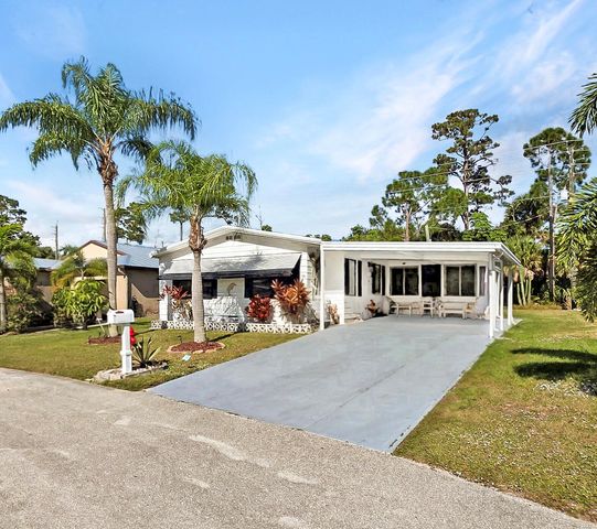 35 Flores Del Norte, Fort Pierce, FL 34951