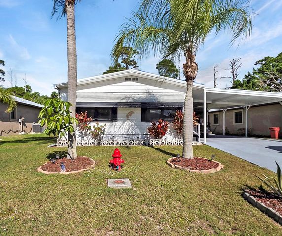 35 Flores Del Norte, Fort Pierce, FL 34951
