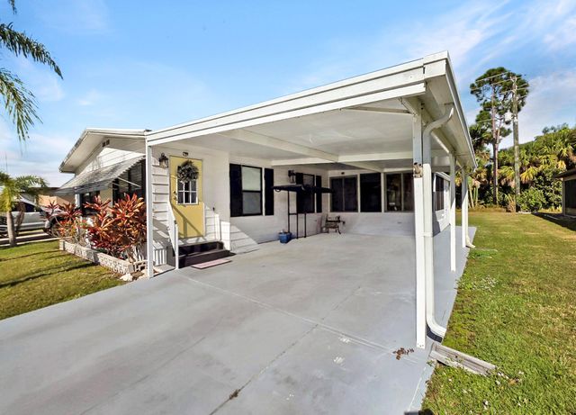 35 Flores Del Norte, Fort Pierce, FL 34951