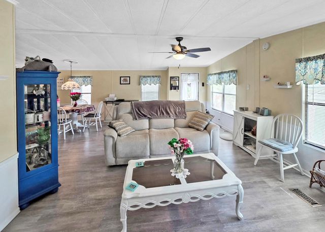 35 Flores Del Norte, Fort Pierce, FL 34951