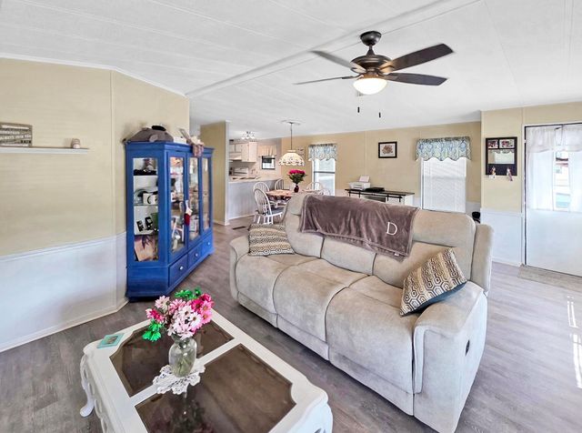 35 Flores Del Norte, Fort Pierce, FL 34951