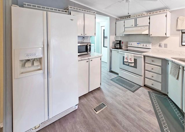 35 Flores Del Norte, Fort Pierce, FL 34951