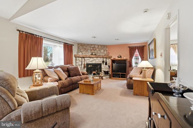 1202 HILLTOWN PIKE, Hilltown, PA 18927