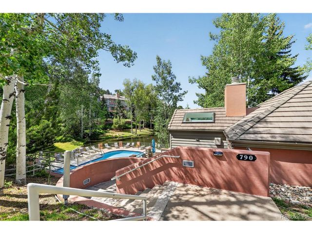 667 Trailside Rd, Golden, CO 80401