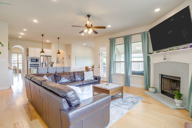 416 Bluffside Trail, Benbrook, TX 76126