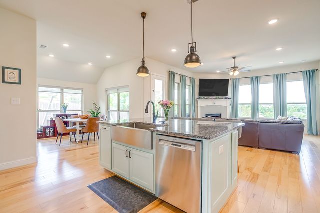 416 Bluffside Trail, Benbrook, TX 76126