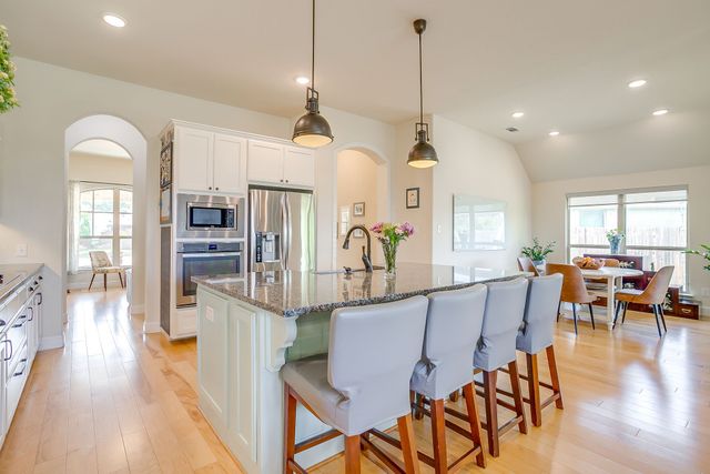 416 Bluffside Trail, Benbrook, TX 76126