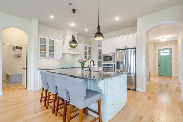 416 Bluffside Trail, Benbrook, TX 76126