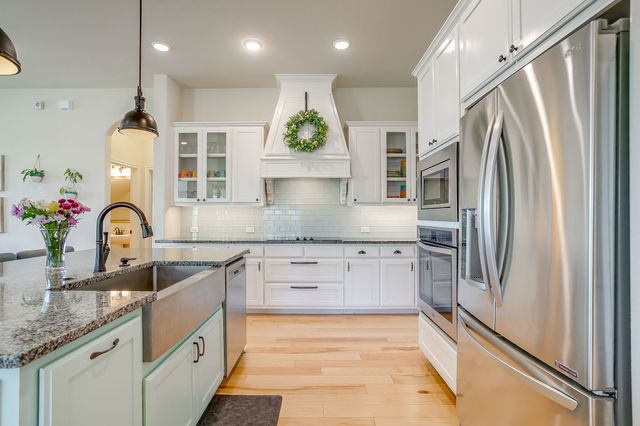 416 Bluffside Trail, Benbrook, TX 76126