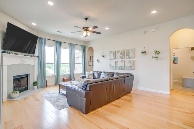 416 Bluffside Trail, Benbrook, TX 76126