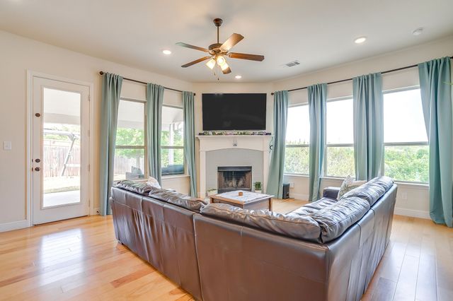 416 Bluffside Trail, Benbrook, TX 76126