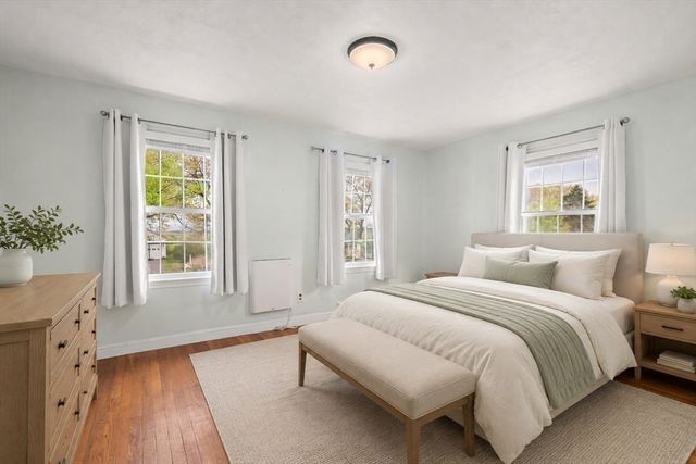 39 Pleasant St, Holyoke, MA 01040