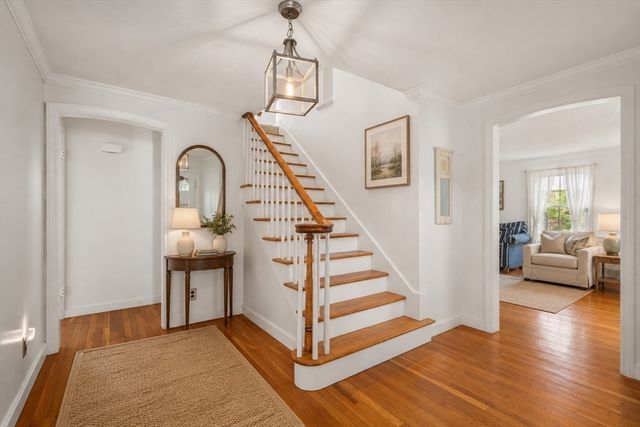 39 Pleasant St, Holyoke, MA 01040