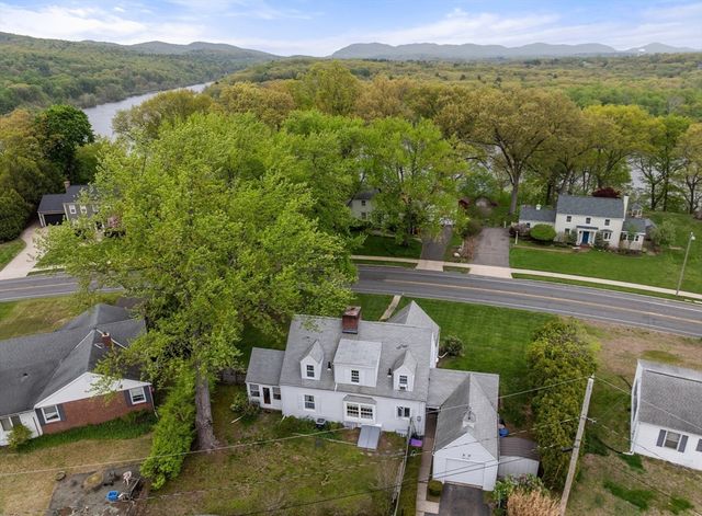 39 Pleasant St, Holyoke, MA 01040