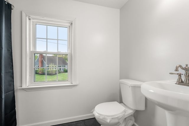 39 Pleasant St, Holyoke, MA 01040