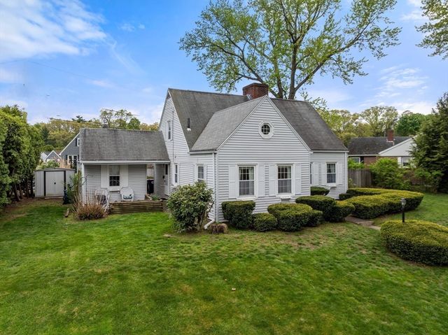 39 Pleasant St, Holyoke, MA 01040