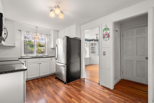 39 Pleasant St, Holyoke, MA 01040