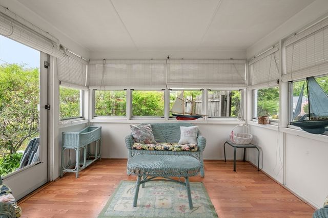 39 Pleasant St, Holyoke, MA 01040