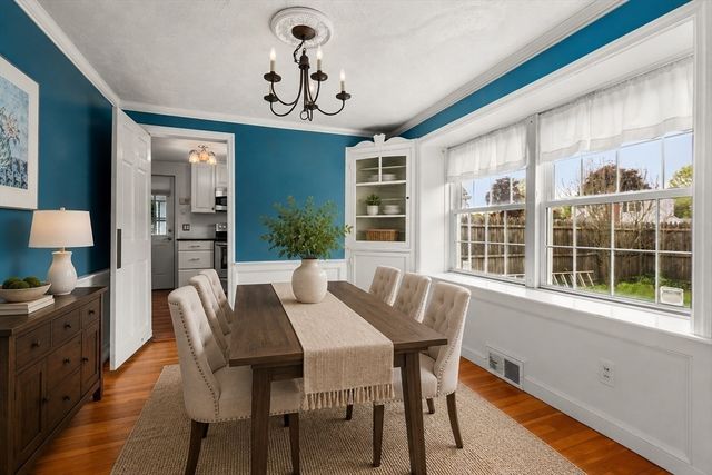 39 Pleasant St, Holyoke, MA 01040