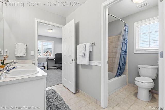 1628 Royal Birkdale Drive W, Oxford Charter Township, MI 48371