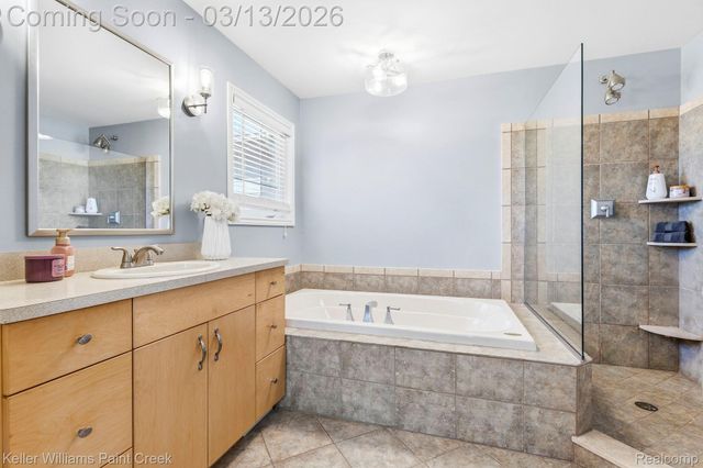 1628 Royal Birkdale Drive W, Oxford Charter Township, MI 48371