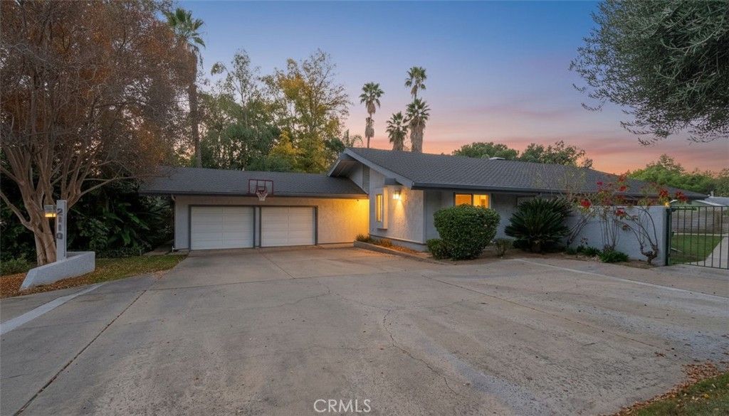 Image 5 of property listing at 2110 Hathaway, Riverside, CA 92506