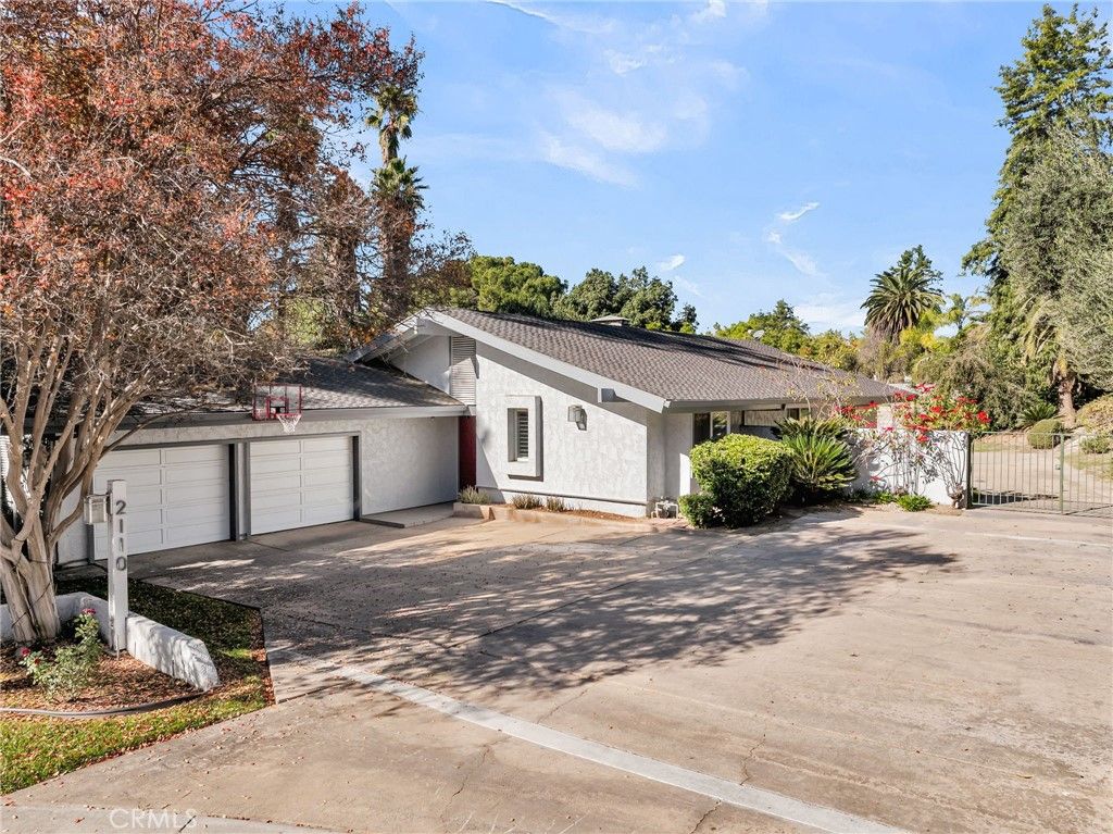 Image 6 of property listing at 2110 Hathaway, Riverside, CA 92506