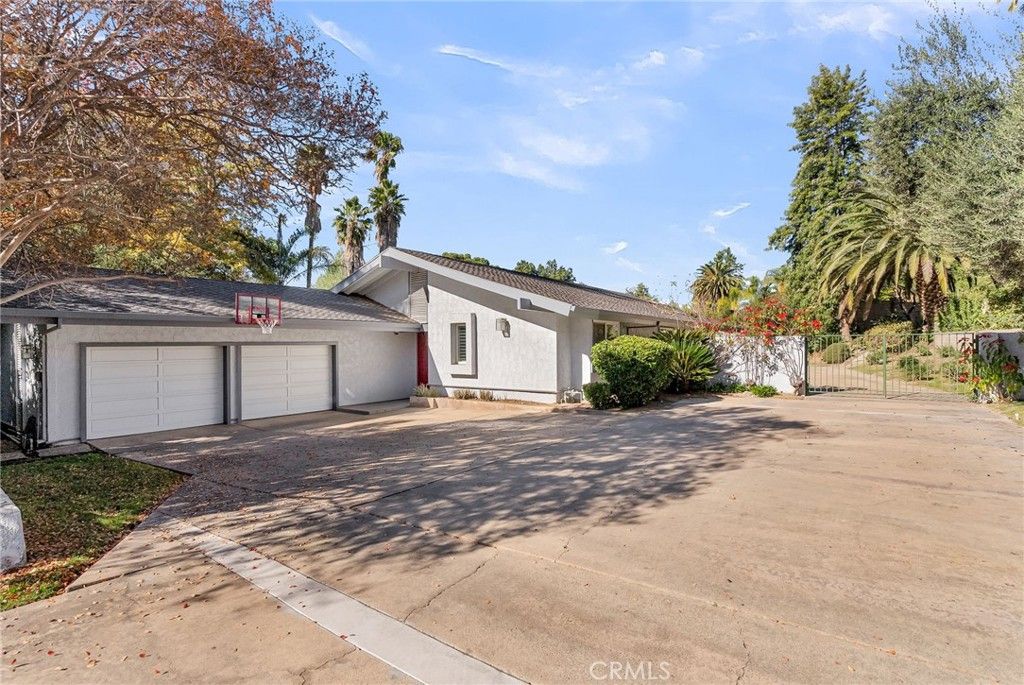 Image 7 of property listing at 2110 Hathaway, Riverside, CA 92506
