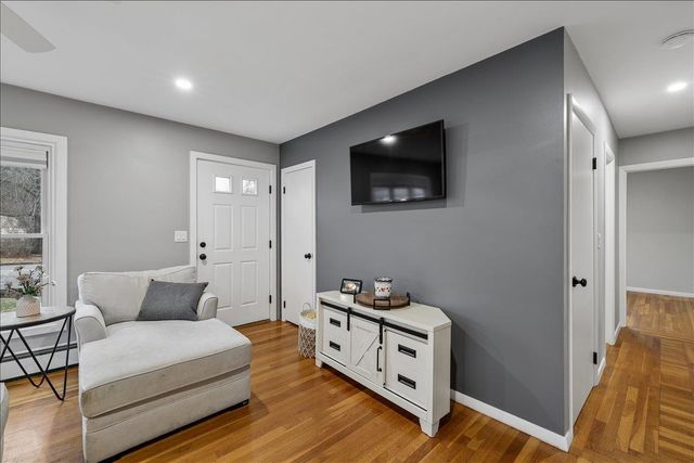 26 Bert Street, Hooksett, NH 03106