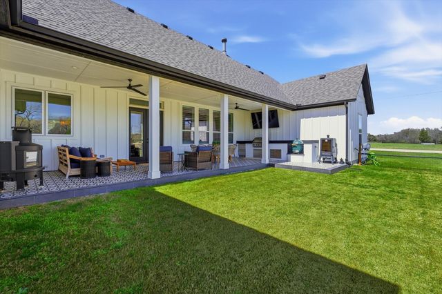 701 Glade Park Court, Azle, TX 76020