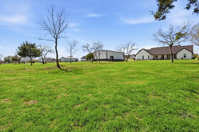 701 Glade Park Court, Azle, TX 76020