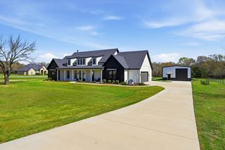 701 Glade Park Court, Azle, TX 76020