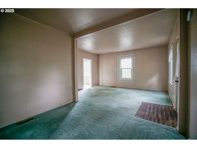 2620 CHAMBERS St, Eugene, OR 97405