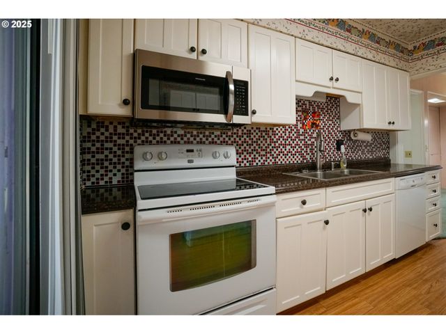 2620 CHAMBERS St, Eugene, OR 97405