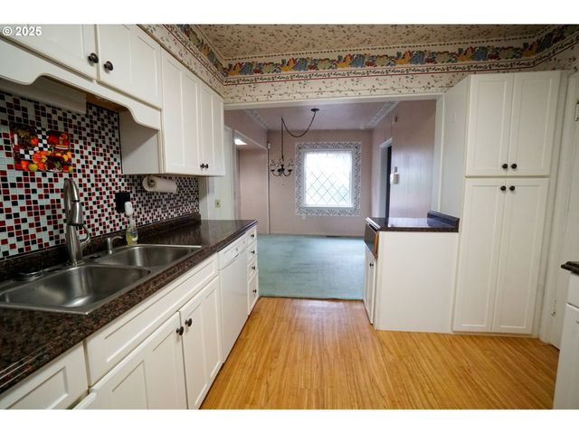 2620 CHAMBERS St, Eugene, OR 97405