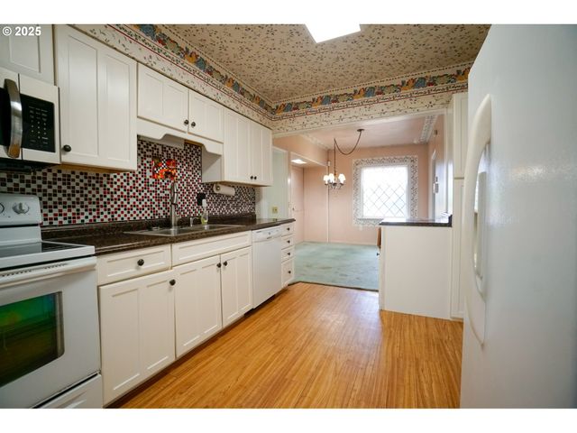 2620 CHAMBERS St, Eugene, OR 97405