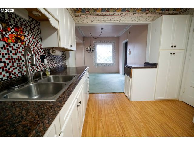 2620 CHAMBERS St, Eugene, OR 97405