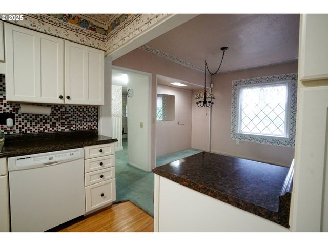 2620 CHAMBERS St, Eugene, OR 97405