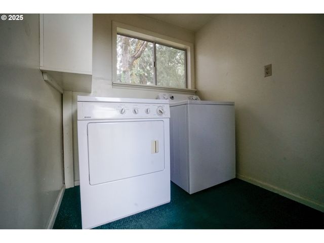2620 CHAMBERS St, Eugene, OR 97405