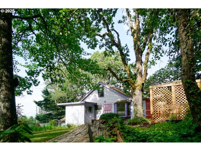 2620 CHAMBERS St, Eugene, OR 97405