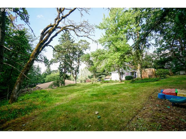 2620 CHAMBERS St, Eugene, OR 97405