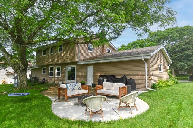 703 Cheyenne DRIVE, Waukesha, WI 53188