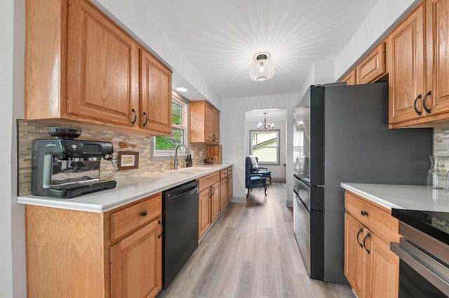 703 Cheyenne DRIVE, Waukesha, WI 53188