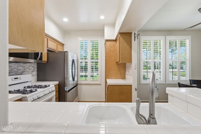 24136 Victoria Unit 29, Valencia, CA 91355
