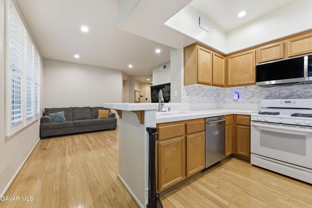 24136 Victoria Unit 29, Valencia, CA 91355