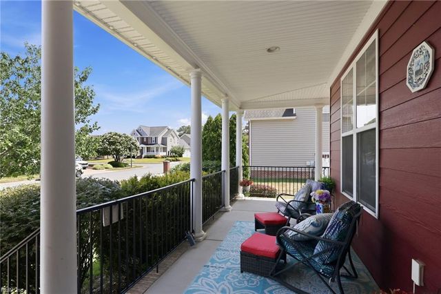 616 Flint Chip DR, Chesapeake, VA 23320