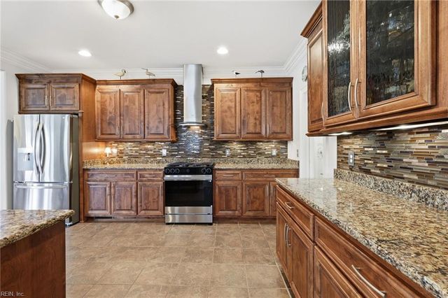 616 Flint Chip DR, Chesapeake, VA 23320